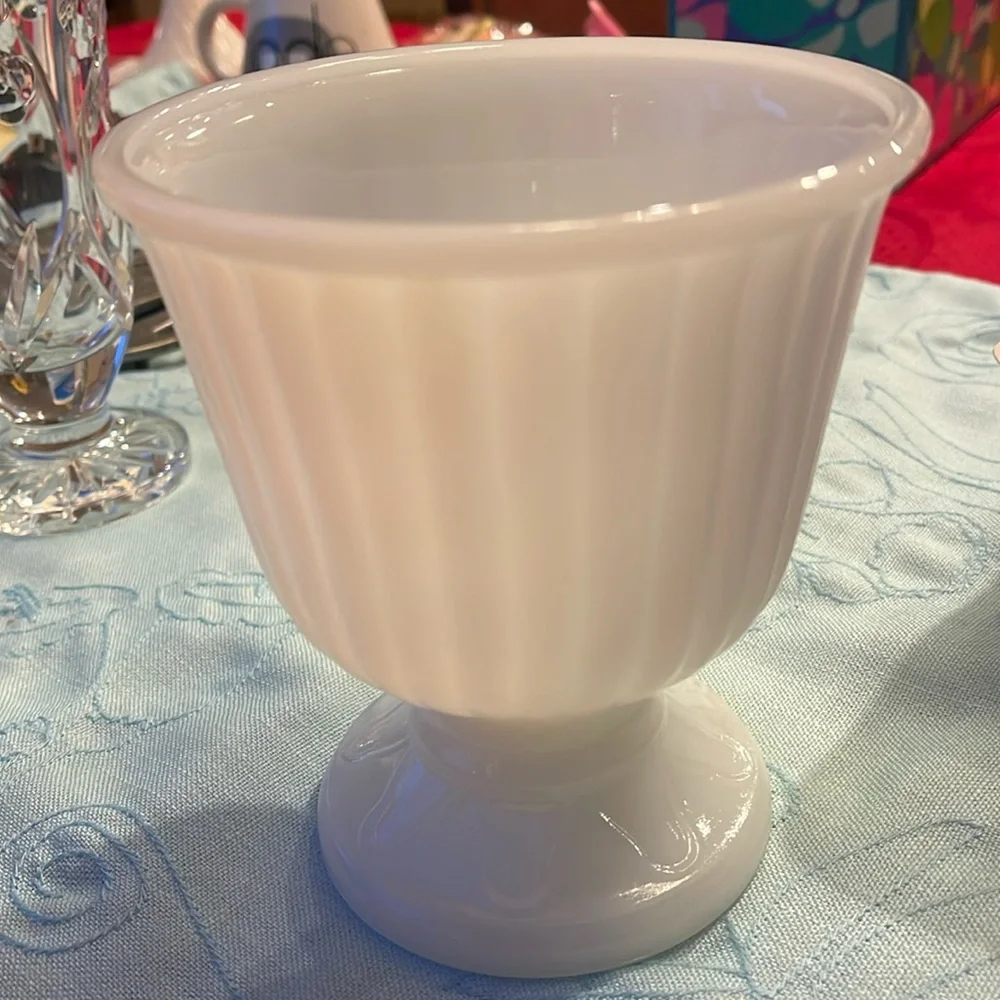 Beautiful vintage milk glass dish